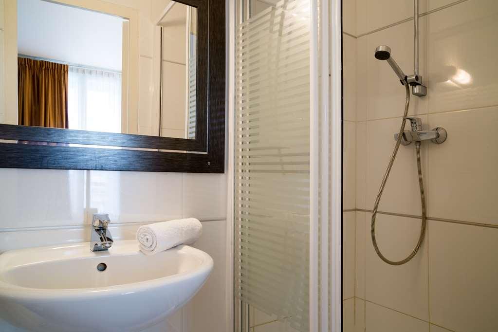 Hotel The Originals Du Grand Monarque Nantes Gare Amenities photo