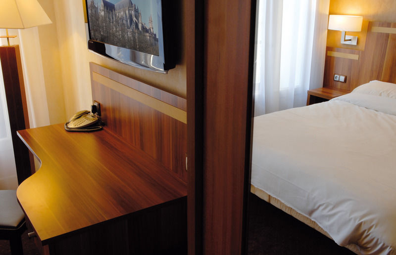 Hotel The Originals Du Grand Monarque Nantes Gare Exterior photo