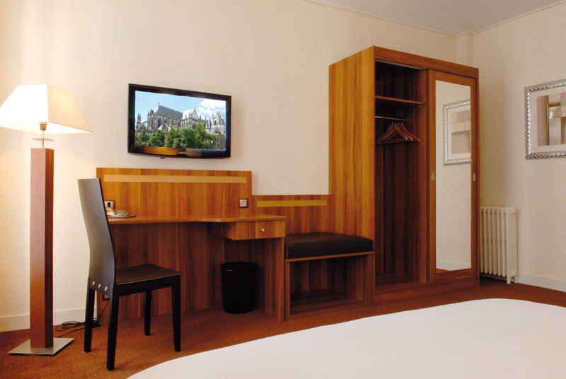 Hotel The Originals Du Grand Monarque Nantes Gare Exterior photo