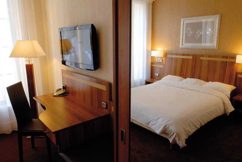 Hotel The Originals Du Grand Monarque Nantes Gare Exterior photo
